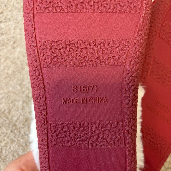 🌵 Holiday Slippers 6/7 - Picture 5 of 6